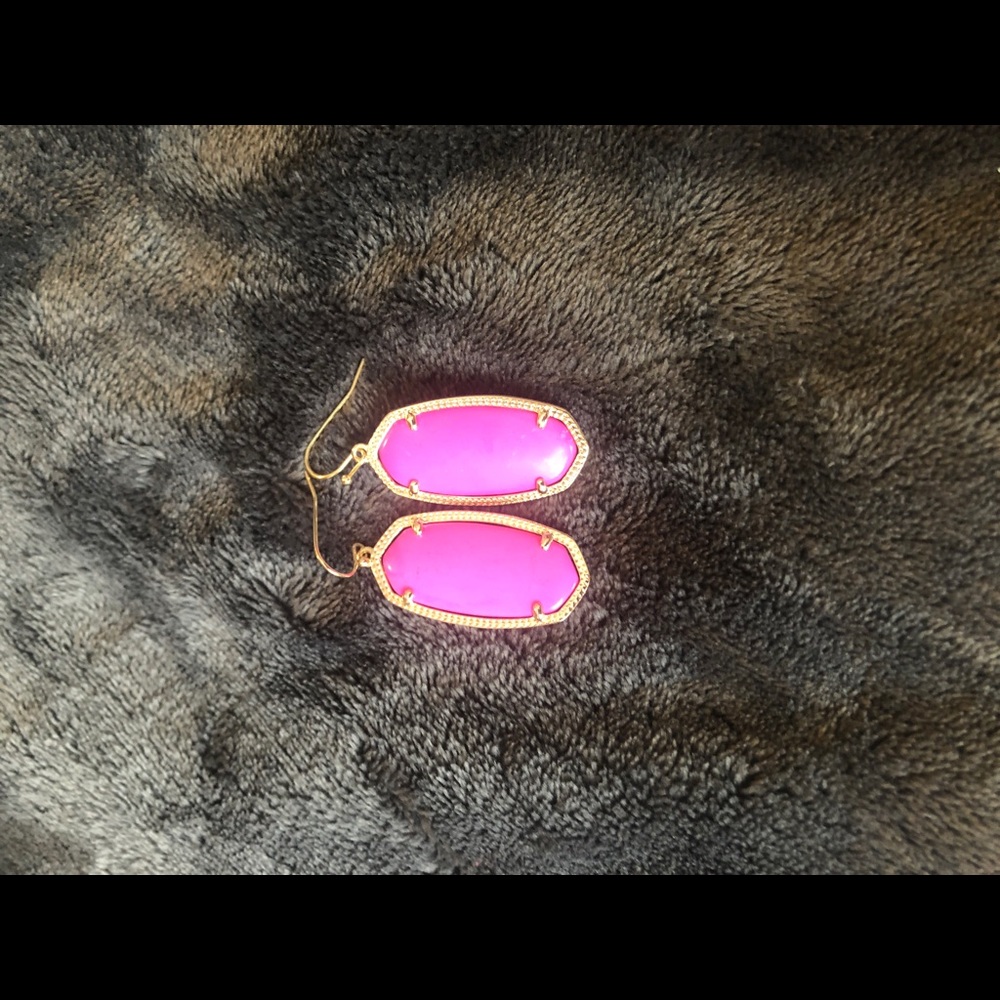 Kendra Scott earring